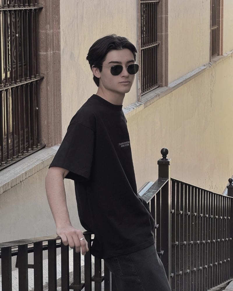 8c Transcendens Dualities